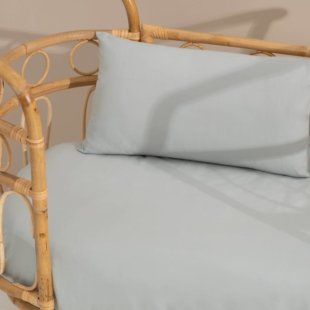 Sábana bajera de algodón orgánico ajustable color azul aqua. Cuna 70cm - Maisons du Monde