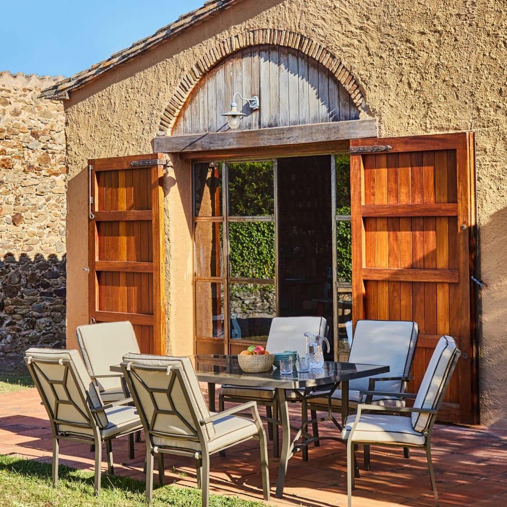Ensemble de jardin avec table et 6 chaises empilables avec coussins