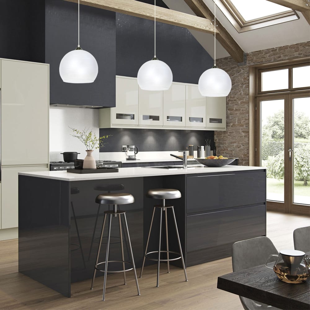 Suspension métal noir abat-jour verre satiné - Maisons du Monde
