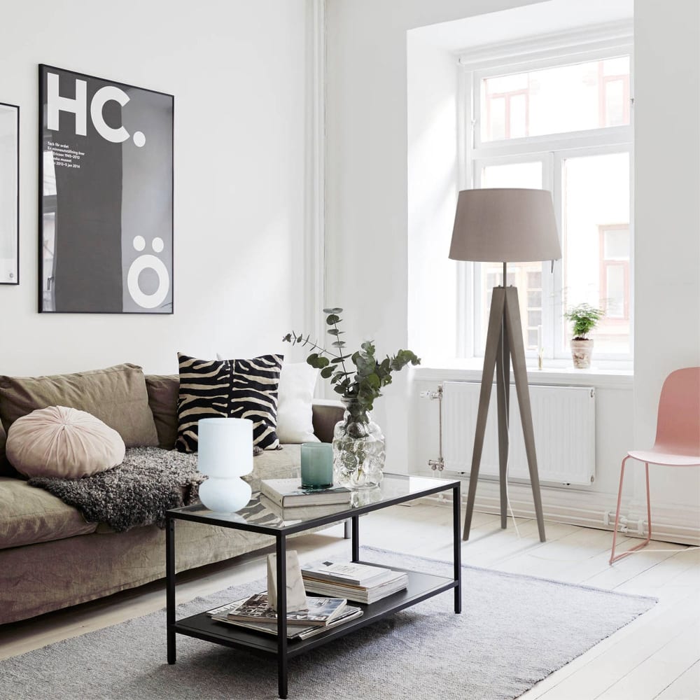 Lampadaire trepied bois taupe abat-jour tissu taupe