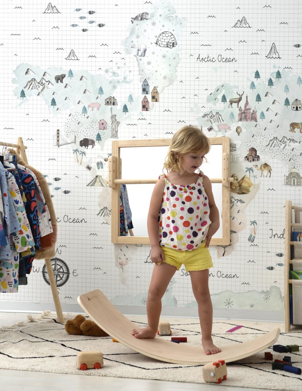Tabla de equilibrio de pino macizo color madera natural Montessori. - Maisons du Monde