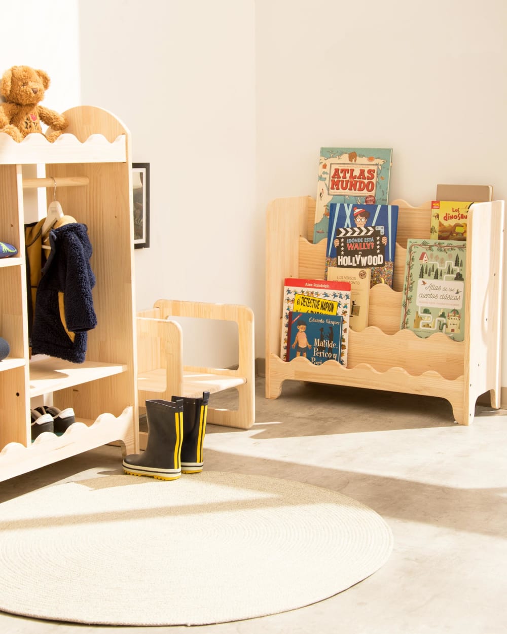 Librería de pino macizo con forma ondas estilo Montessori. - Maisons du Monde