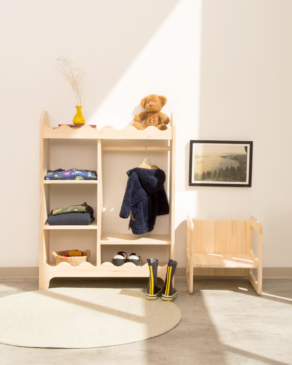 Armoire en pin massif en couleur bois naturel style Montessori. - Maisons du Monde