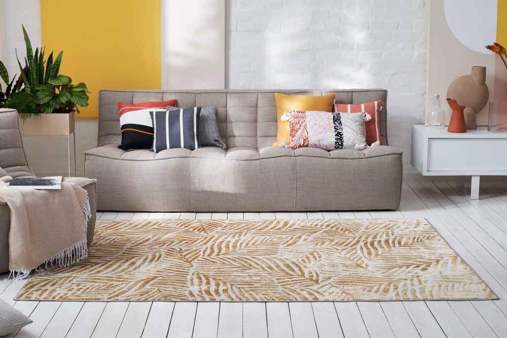 Tapis tissé plat thème feuillage doré fond beige à franges 80x150 — vue 3
