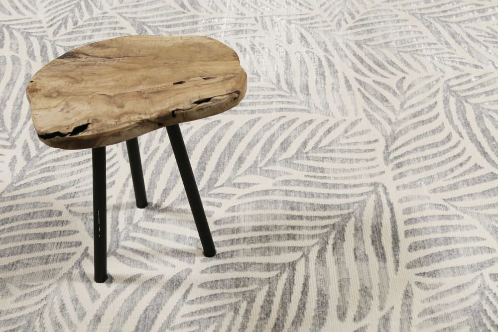 Tappeto piatto fantasia vegetale grigio sfondo beige a frange