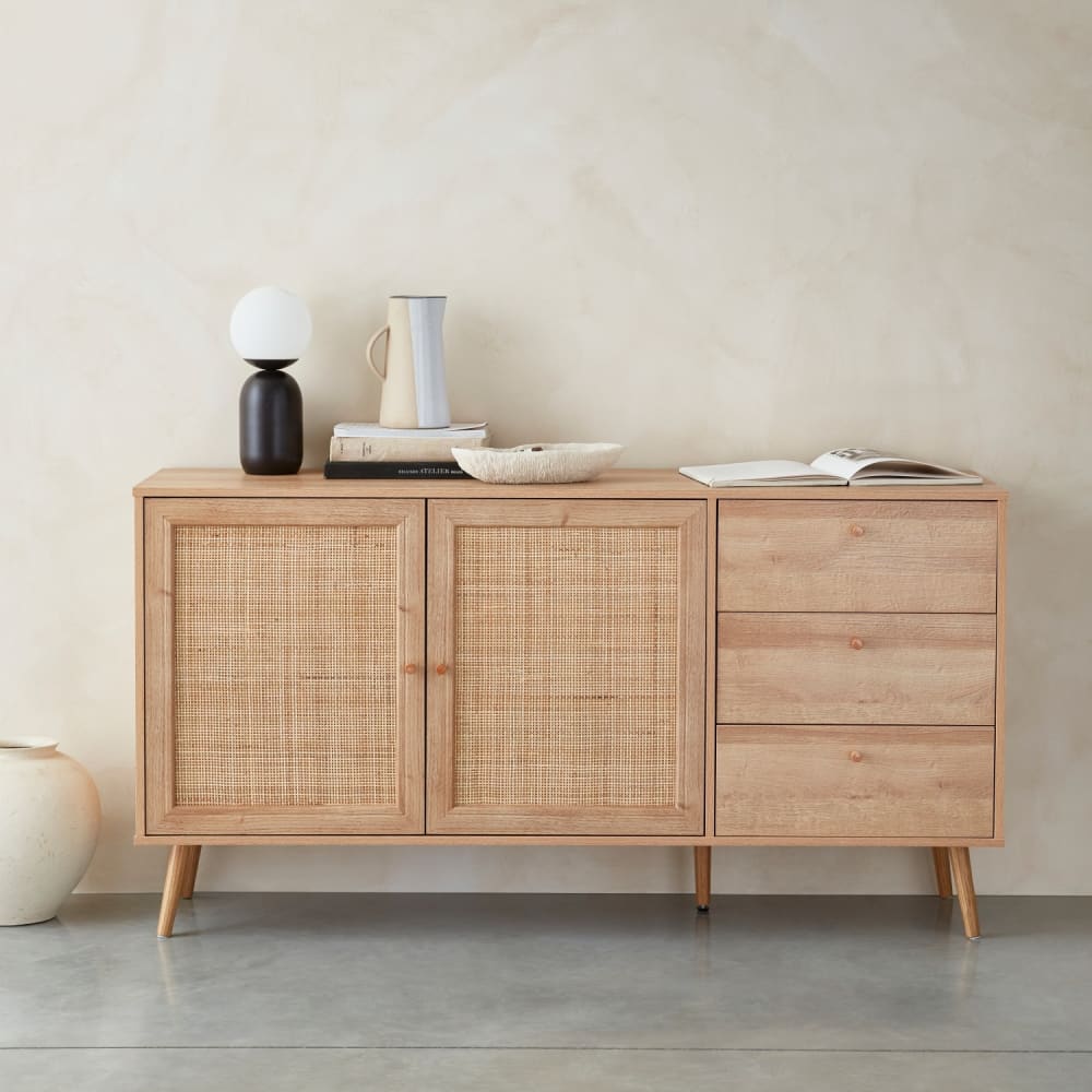 sweeek Skandinavisches Sideboard, Holzeffekt mit Rattan-Geflecht, 2 Türen, B style classic chic Beige Spanplatte