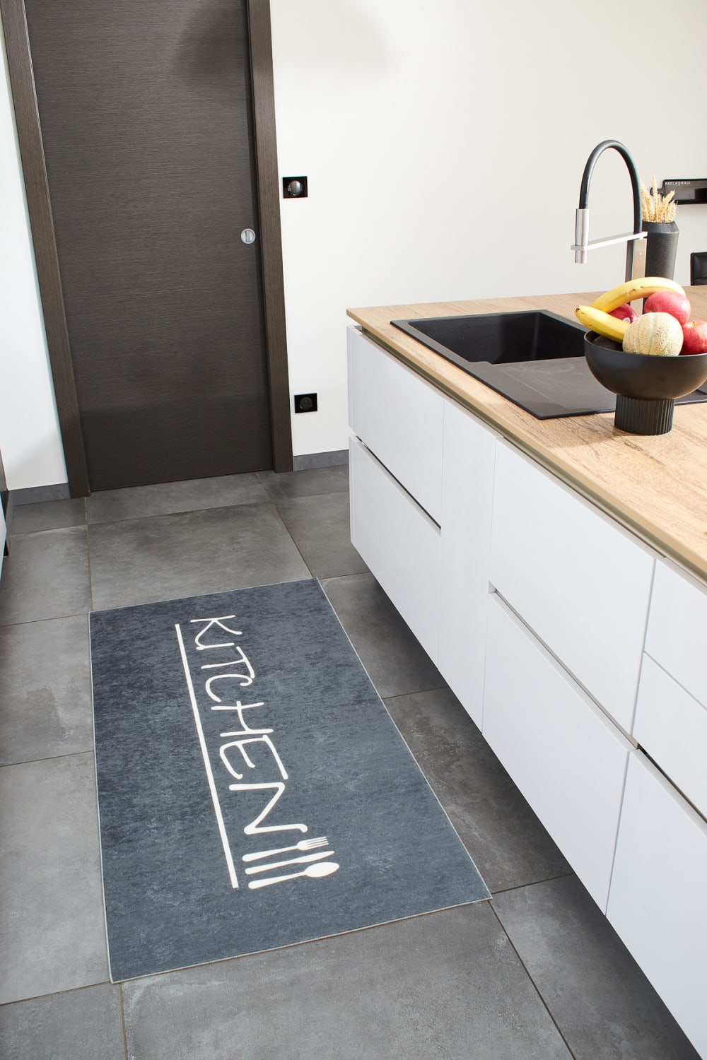 Tapis de cuisine anthracite motif kitchen 80x150 — vue 3