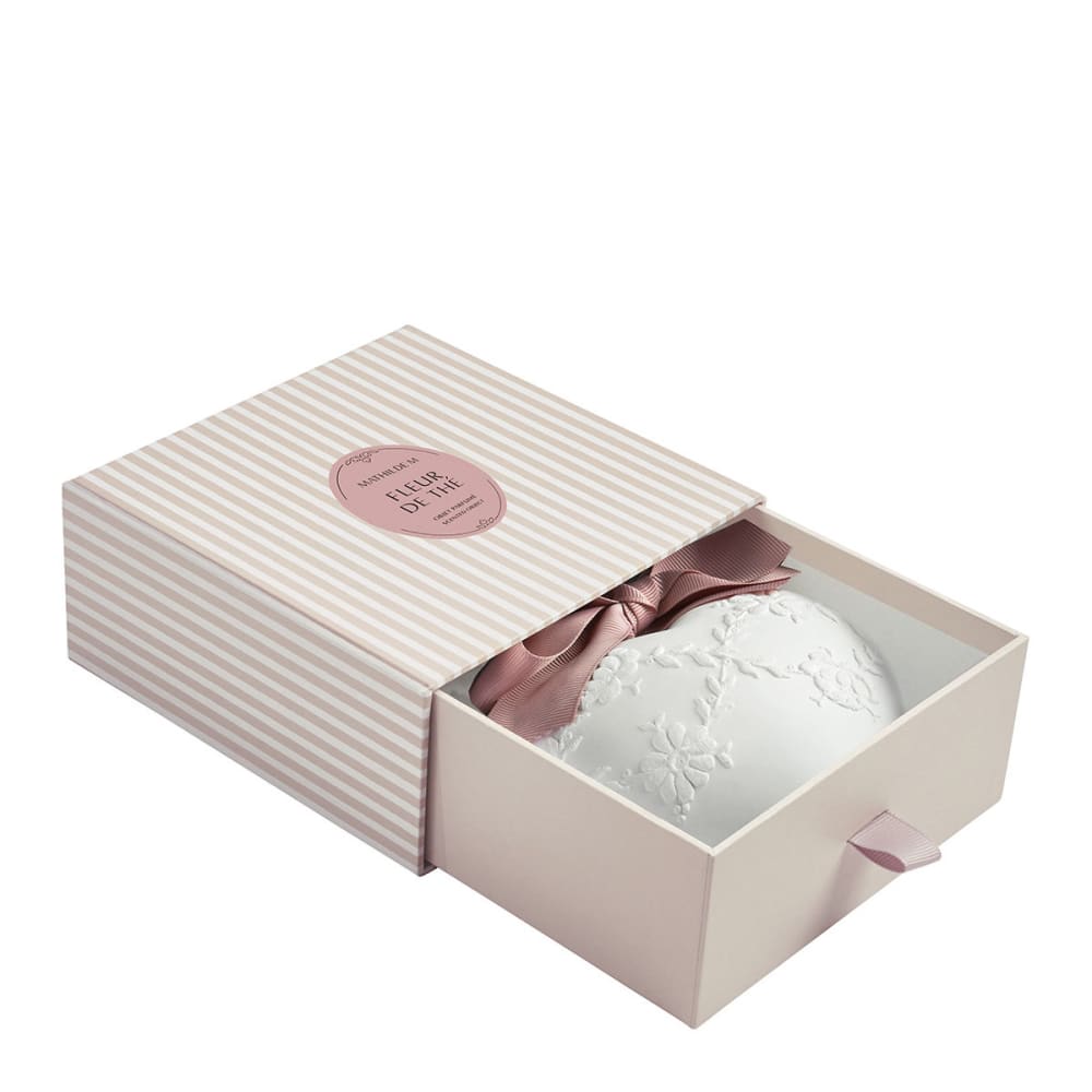 Grand cœur brodé parfumé - fleur de thé - Maisons du Monde