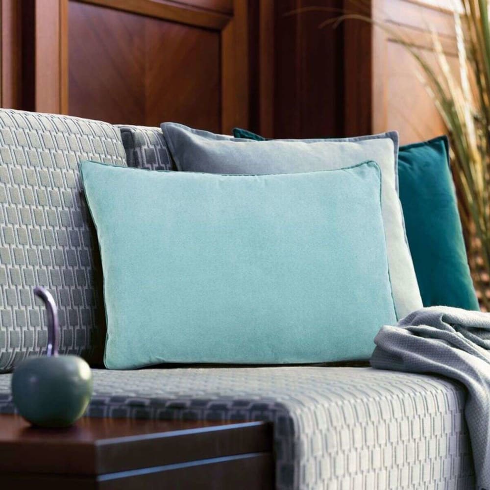 Coussin en suédine bleu clair 60x40