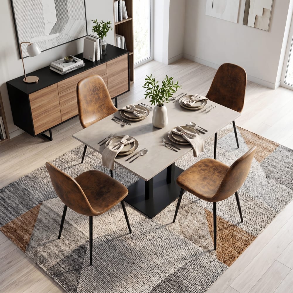 Juego de 4 sillas de comedor estilo vintage.