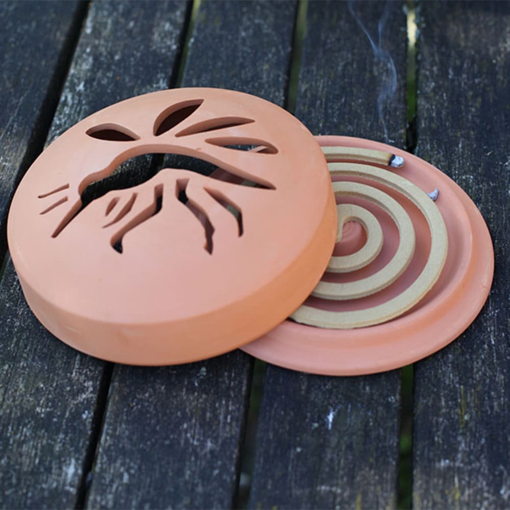 Spirales à la citronelle anti-moustique avec pot en terre cuite - Maisons du Monde