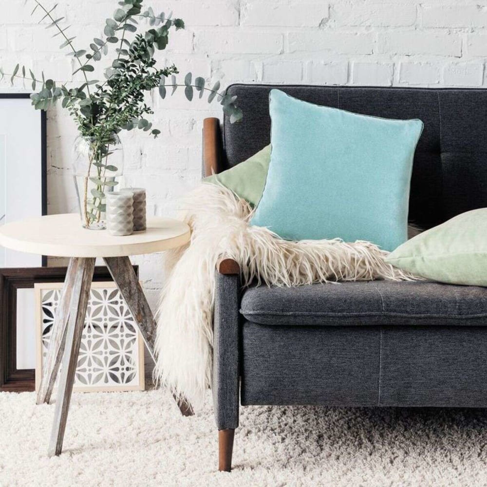 Coussin en suédine bleu clair 40x40