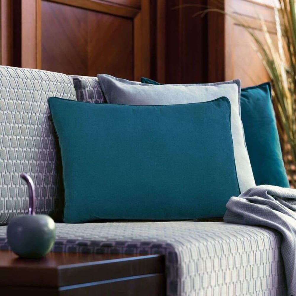 Coussin en suédine bleu intense 60x40