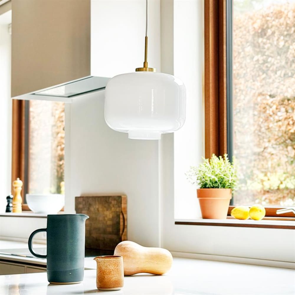 Dyberg Larsen Pendelleuchte aus Glas und Messing h 20 cm d 25 cm, weiß style modern Gold Glas