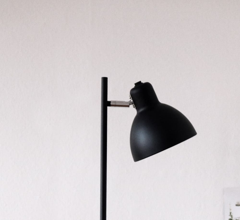 Lampadaire en métal noir mat et chrome — vue 4
