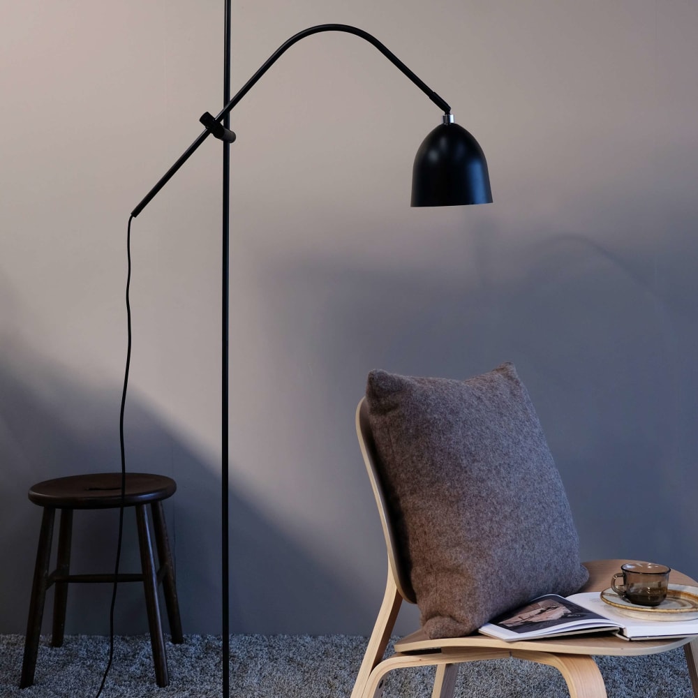 Lampadaire en métal noir - Maisons du Monde