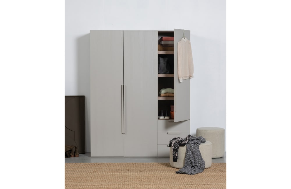 Armoire 2 portes en placage de noyer gris - Maisons du Monde