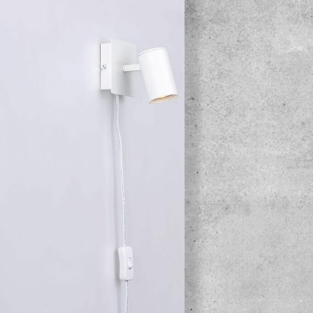 Aplique de pared orientable blanco de metal con interruptor en cable - Maisons du Monde