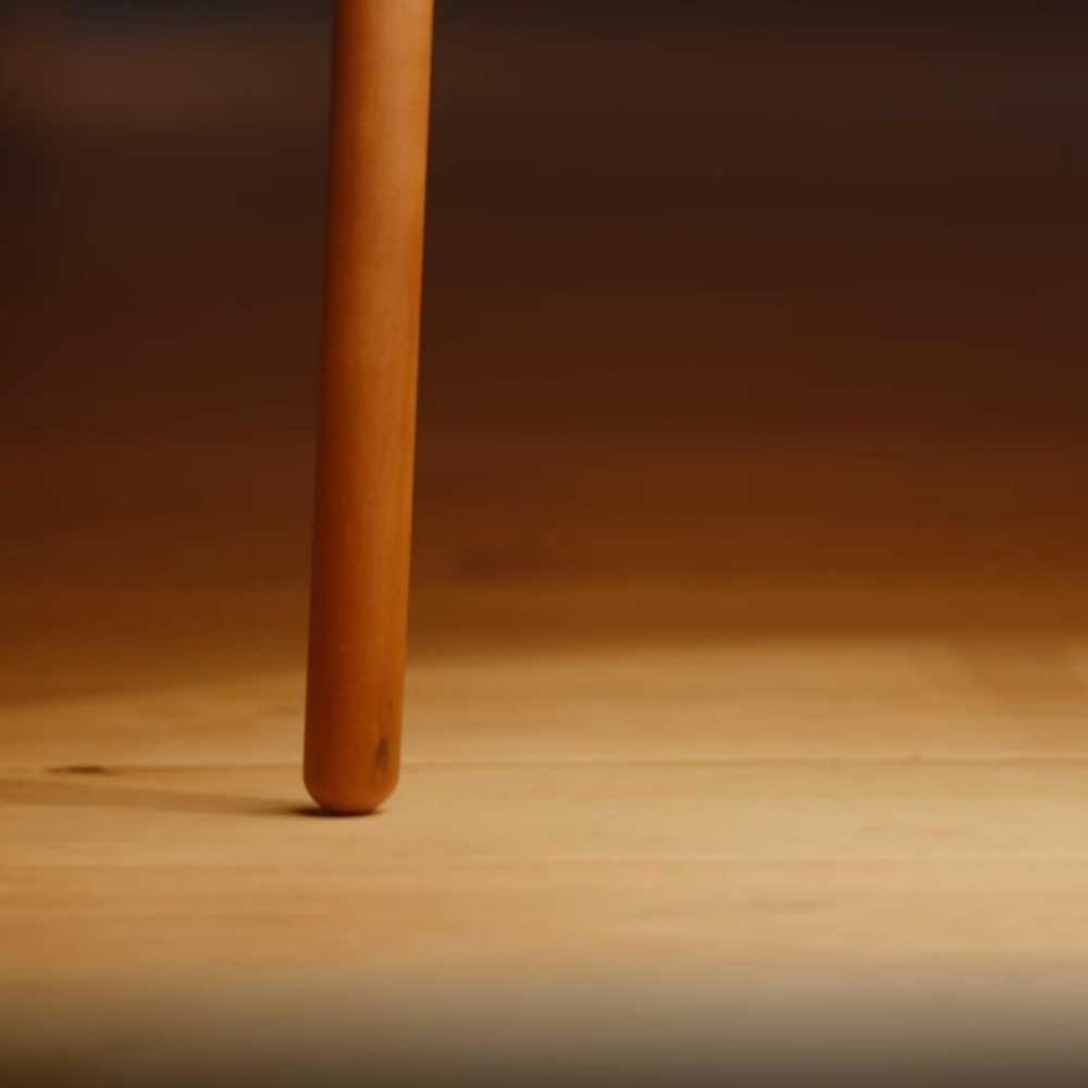 Lampadaire design en bois blanc — vue 4
