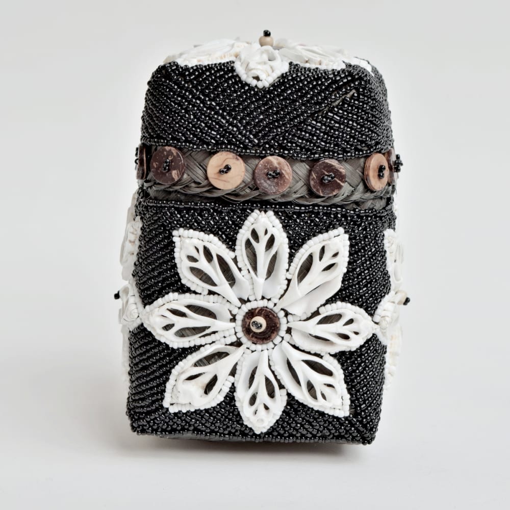 Boîte en bambou et gros coquillages, noir 12 x 17 cm — vue 3