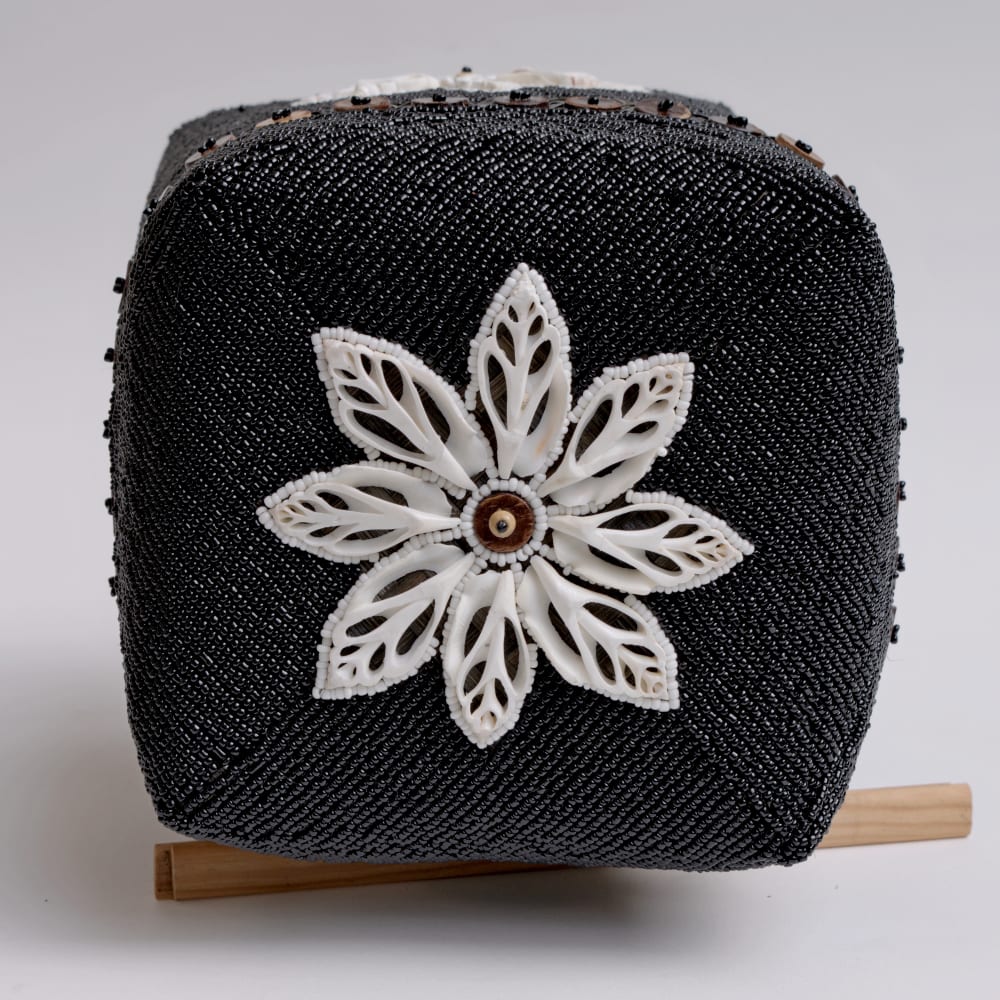 Boîte en bambou et gros coquillages, noir 12 x 17 cm — vue 4