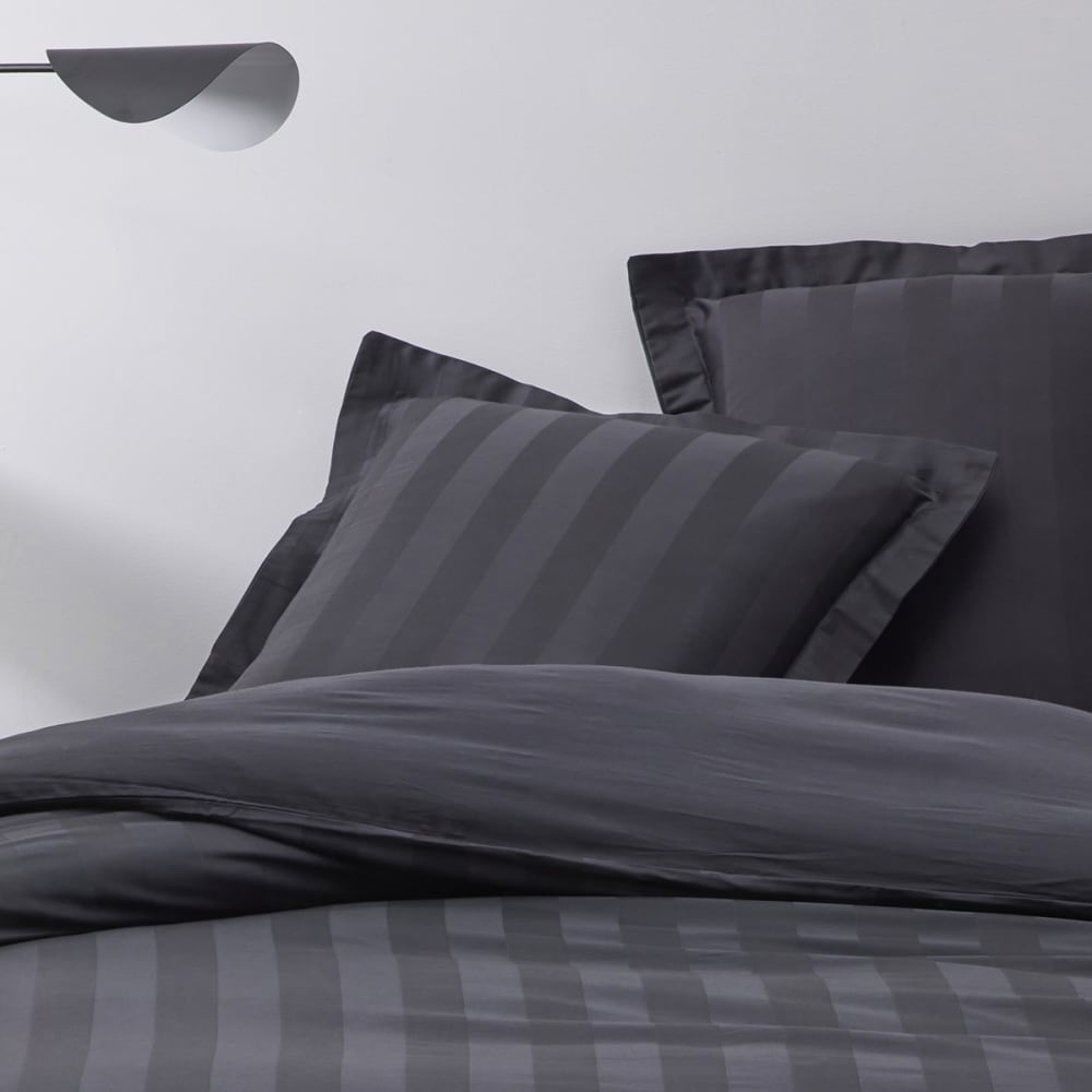 Taie d'oreiller finition volant uni coton  63x63 cm Noir