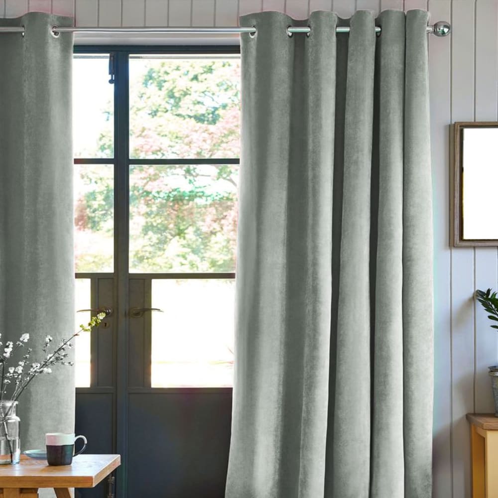 The Deco Factory Vorhang Mikrofaser Samtoptik Grau Hell 140x250 style classic chic Grau Mikrofaser