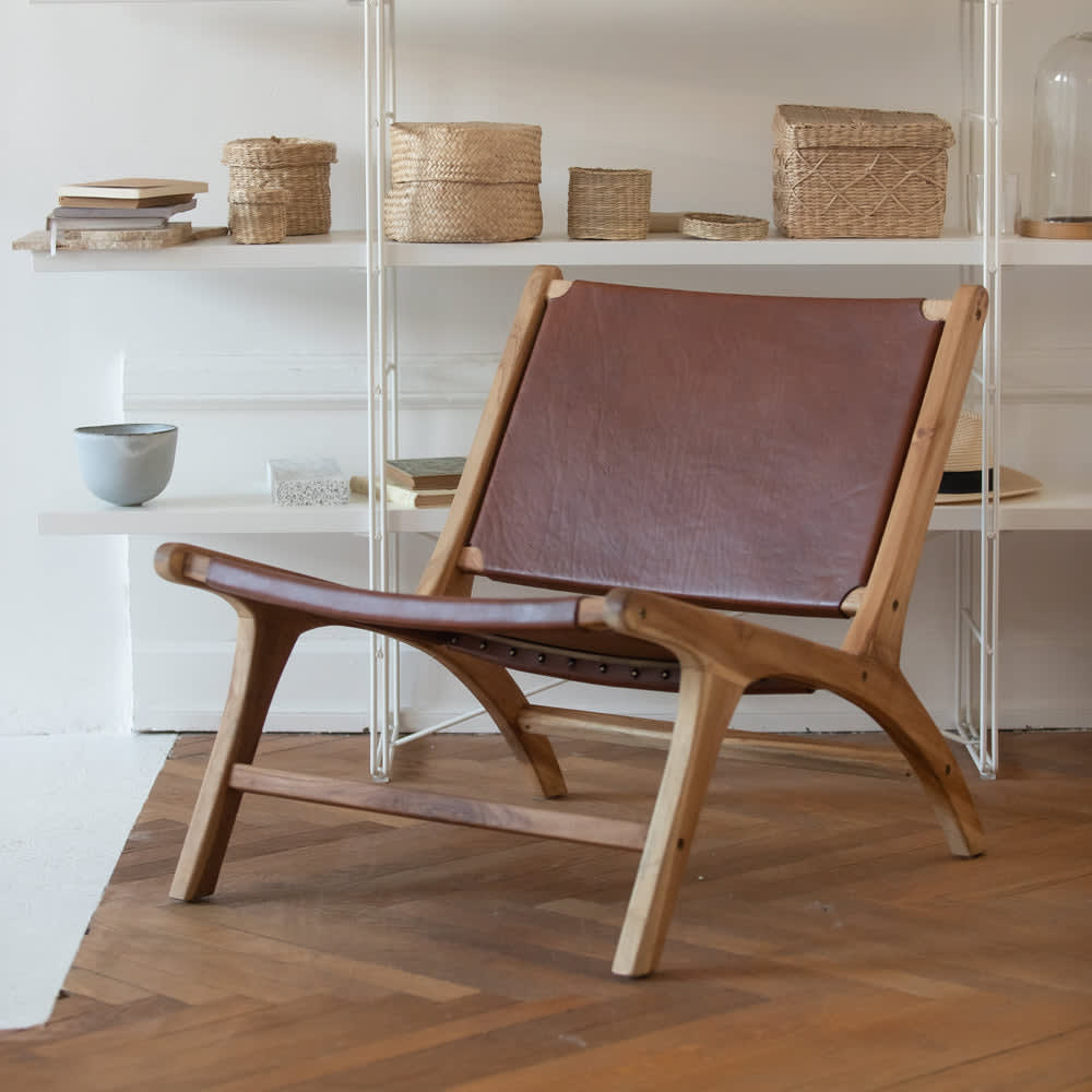 Fauteuil  en teck et cuir lisse marron