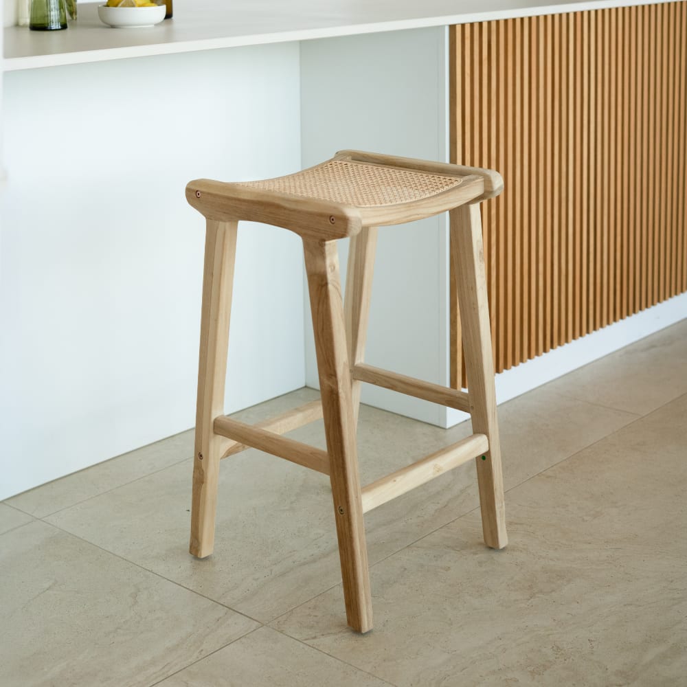 Taburete para isla central de 65 cm en teca y caña - Maisons du Monde