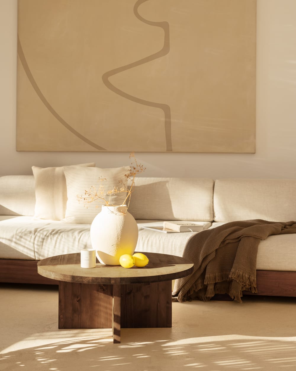 Mesa de centro redonda de madera maciza acabado nogal de ø80x33,2cm - Maisons du Monde