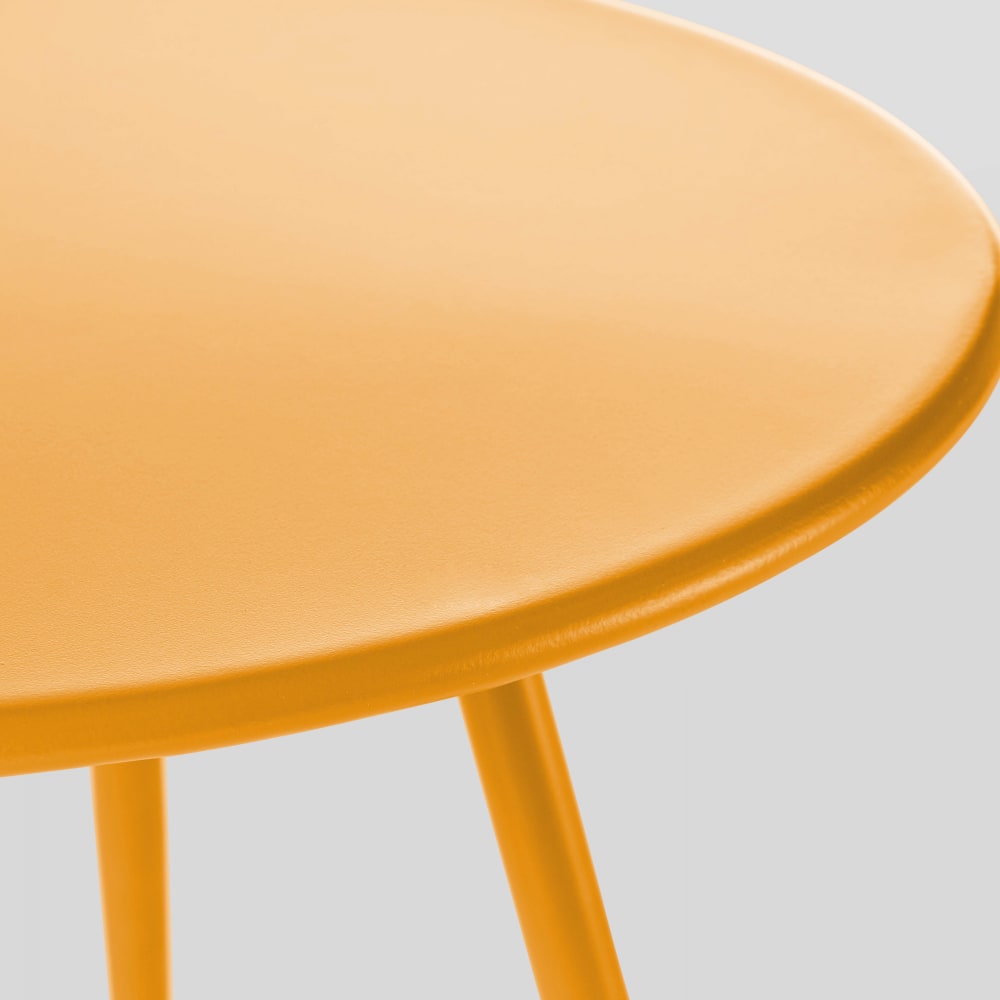 Table basse ronde en métal jaune - Maisons du Monde