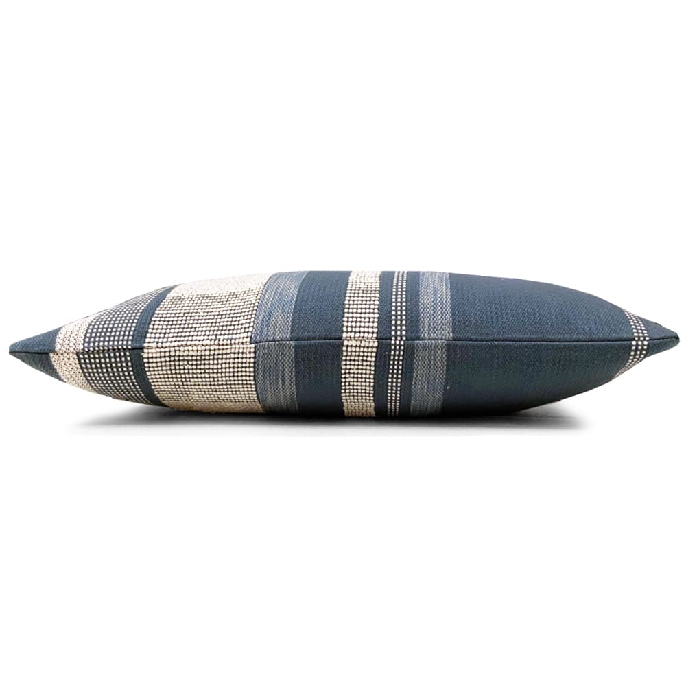 Cuscino rettangolare con texture blu notte 35x60 - Malagoon