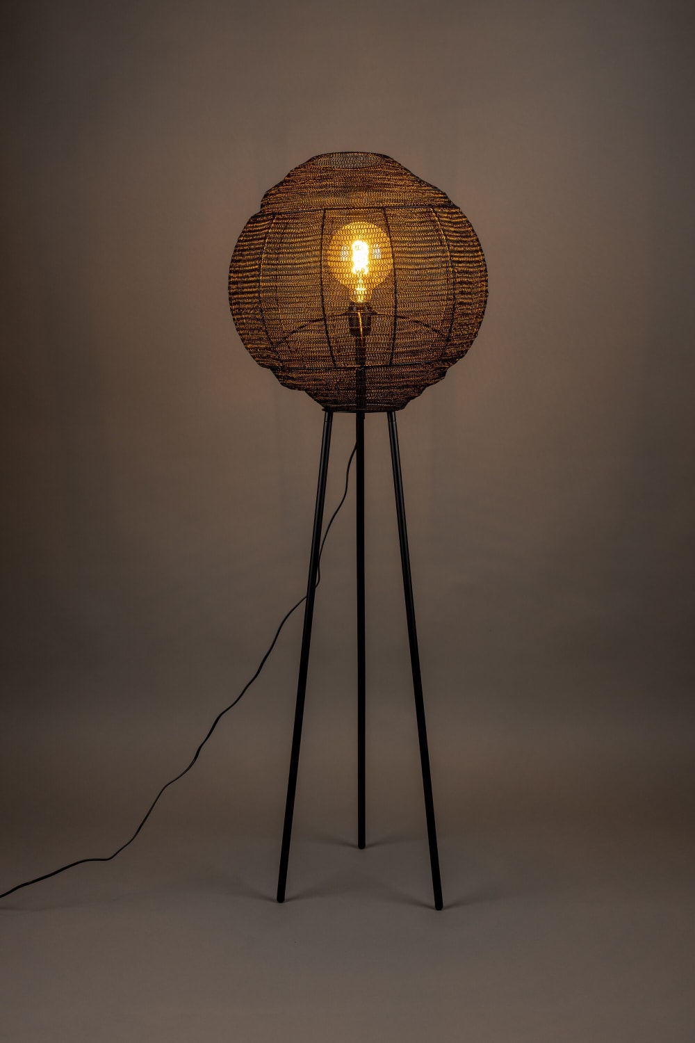 Lampadaire en fer noir - Maisons du Monde