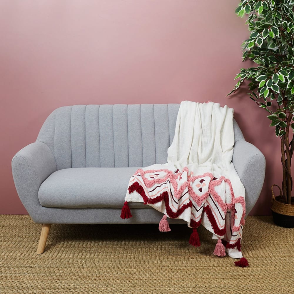 Jeté de canapé éthnique blanc et rose avec pompons 130 x 170 cm