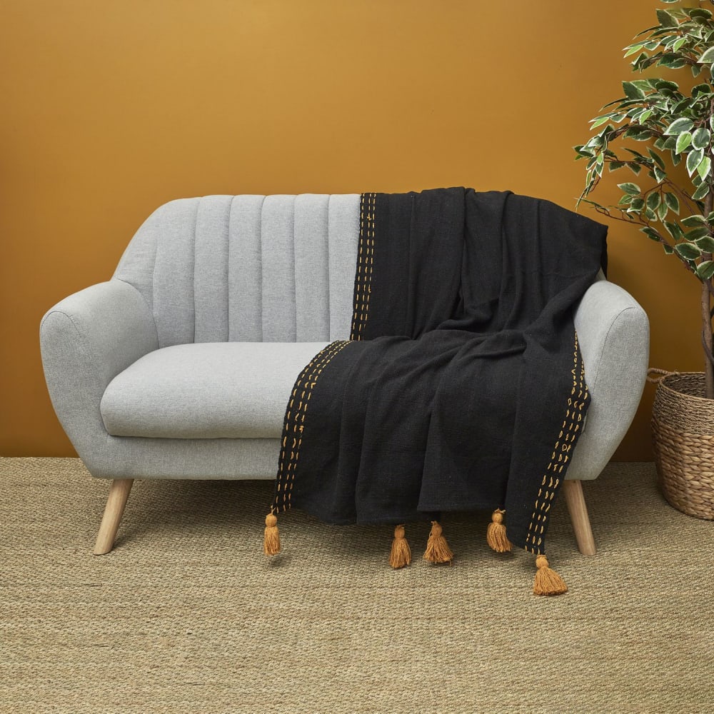 Jeté de canapé surpiqué noir et ambre avec pompons 130 x 170 cm