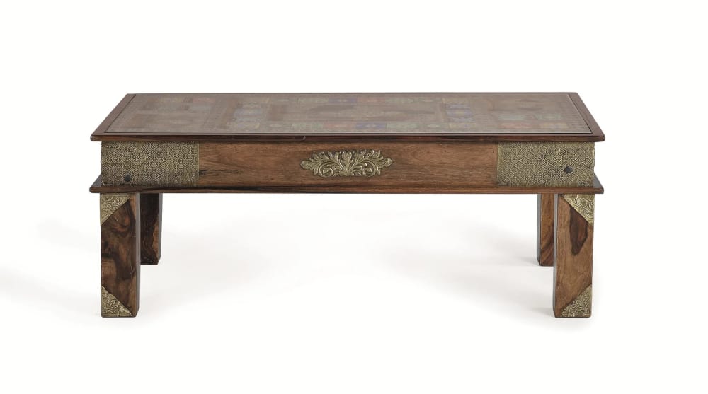 Mesa centro con detalles de azulejos