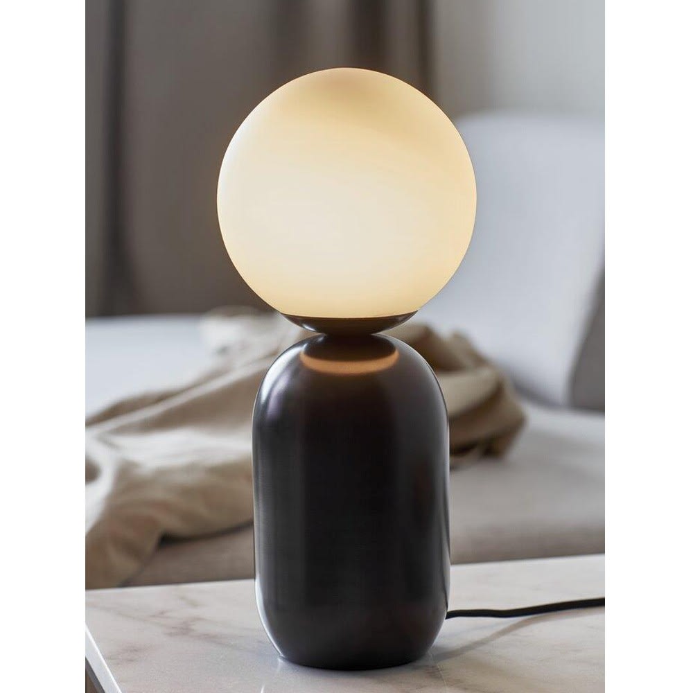 Lámpara de mesa nórdico moka de metal y tulipa esférica opal - Maisons du Monde