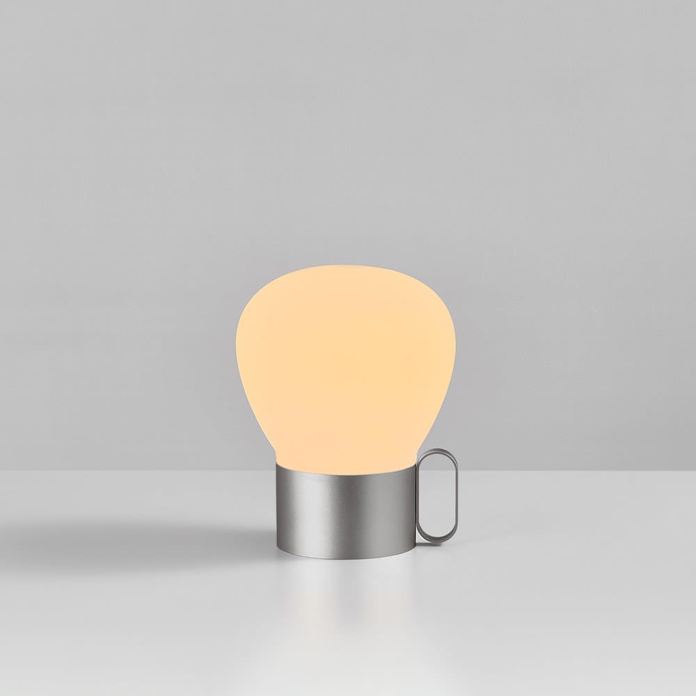 Lámpara de mesa portáil led de metal gris y pantalla cristal blanco - Maisons du Monde