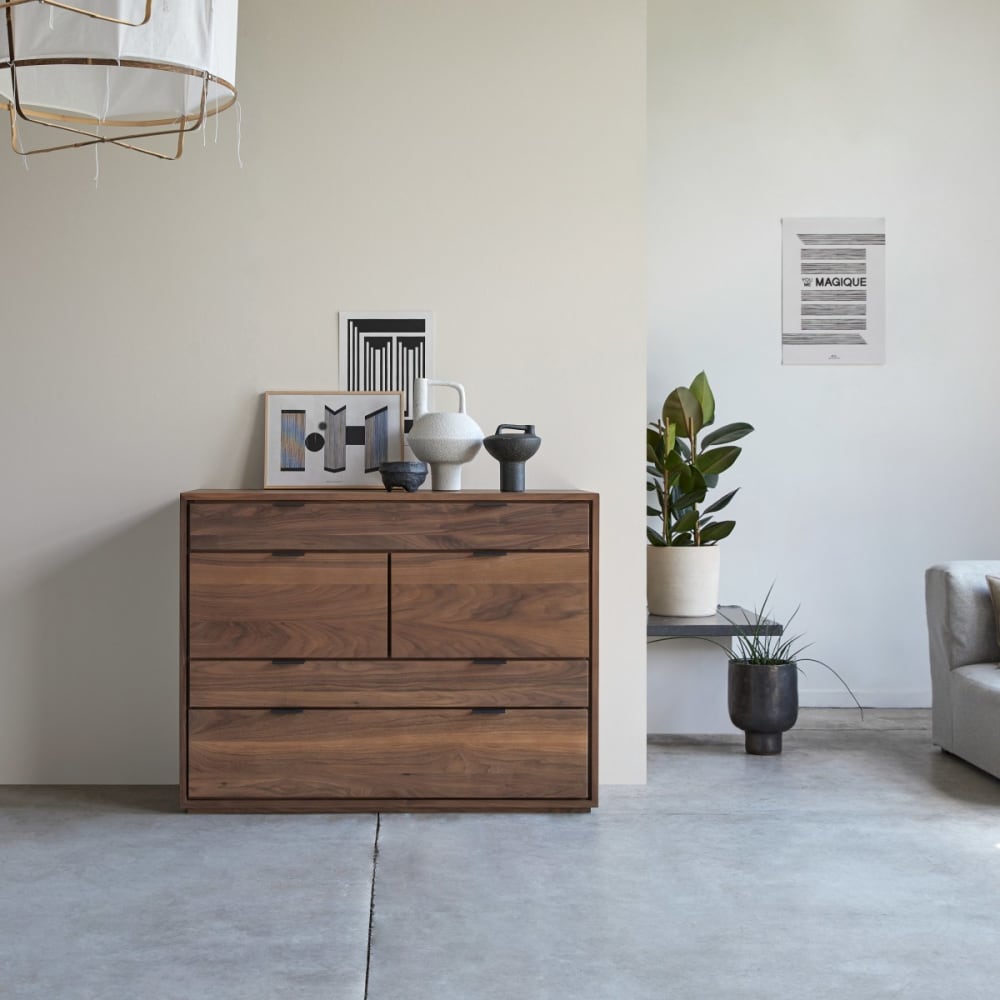 Tikamoon Kommode aus massivem Nussbaum style classic chic Braun Holz