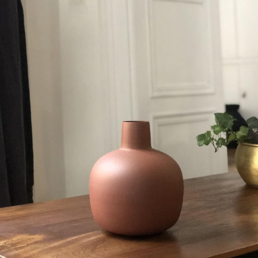 Vase bonbonne en métal terracotta h23 cm - Maisons du Monde