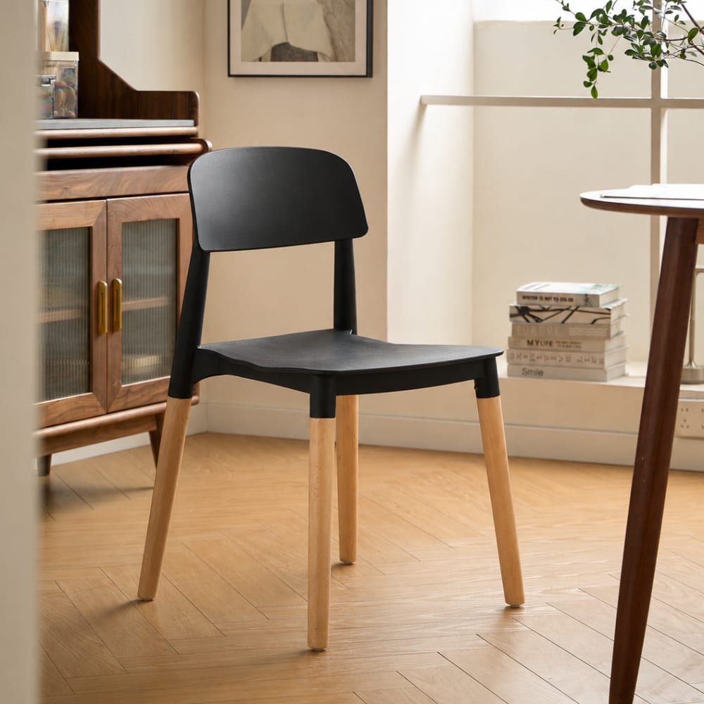 Set 4 sillas escandinavas con patas de madera negro