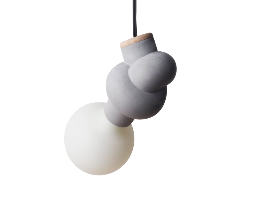 Beton-Holzlampe mit schwarzen Schnur und