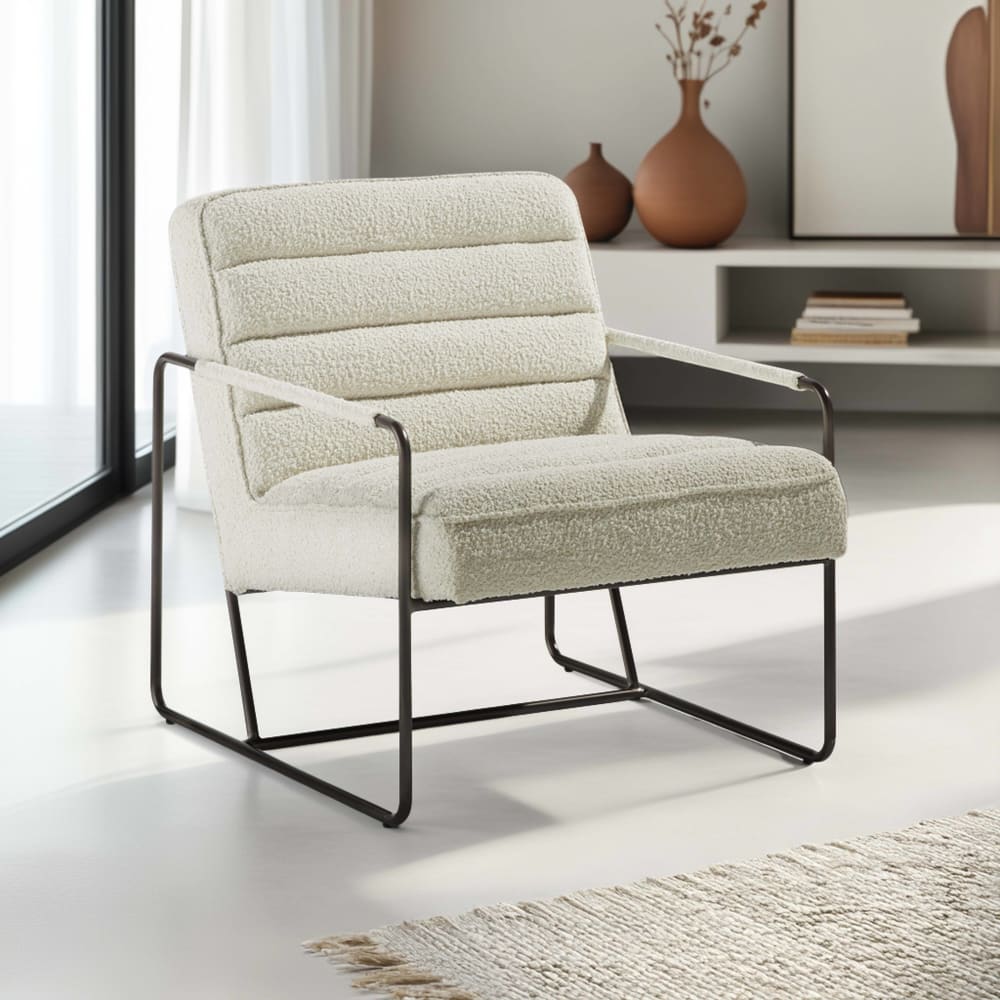 Fauteuil en tissu bouclette ivoire