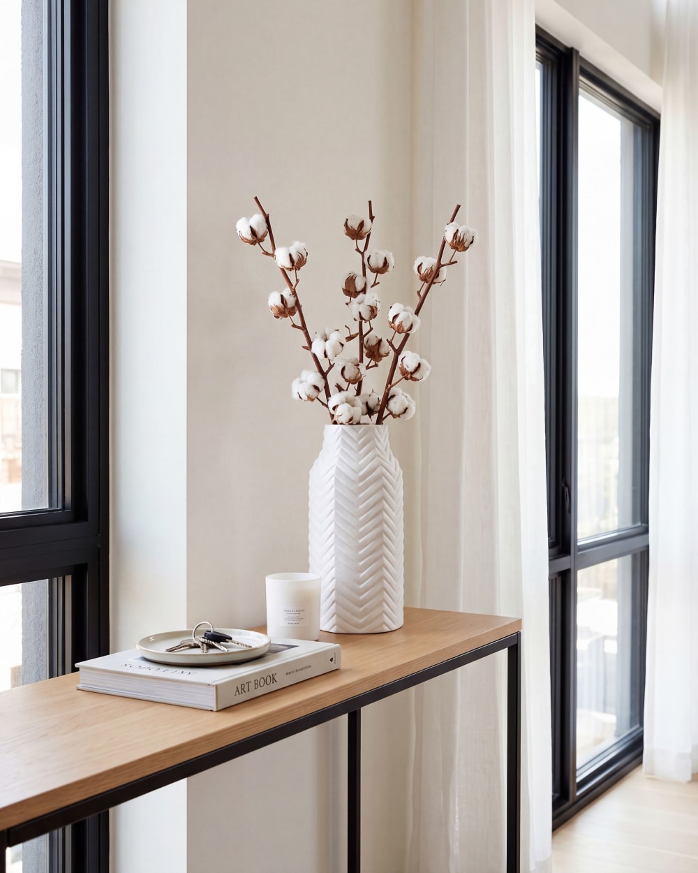 Vase décoratif en grès blanc h32
