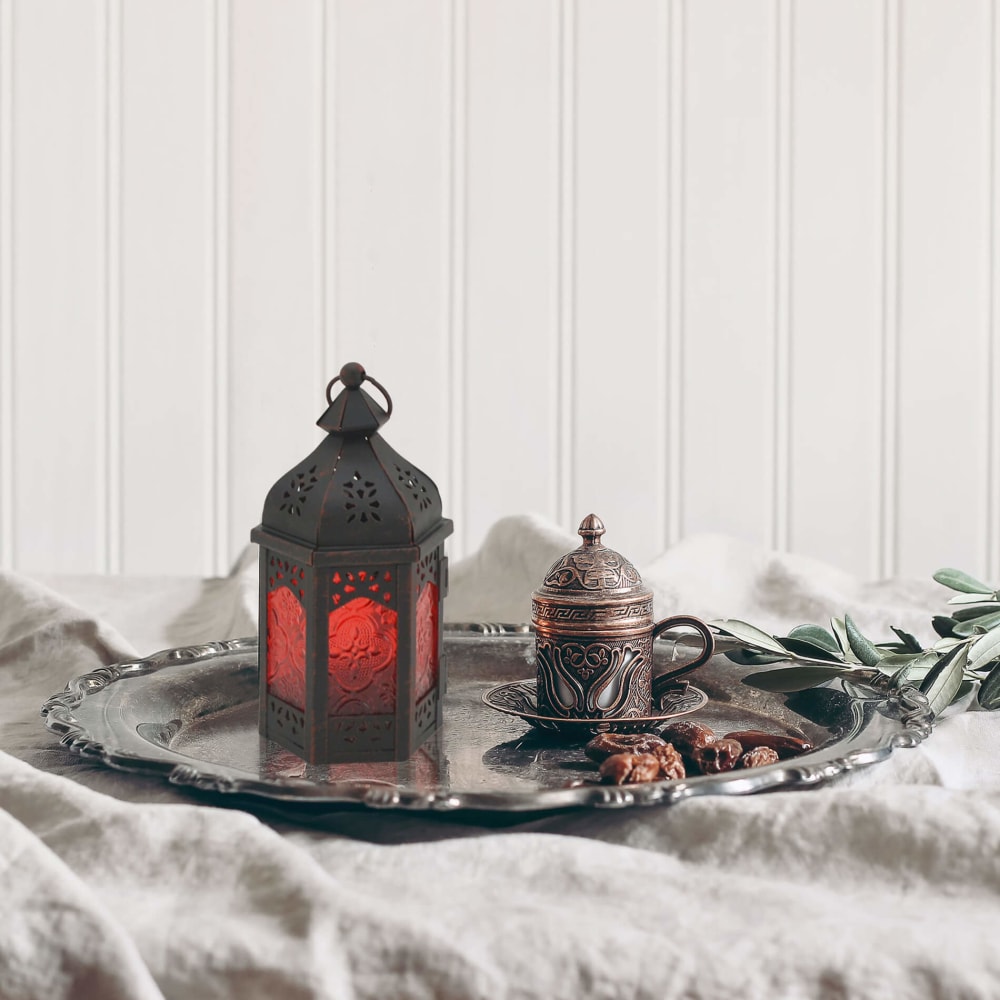 Lanterne ethnique 9x8x17 cm en métal et verre noir et rouge - Maisons du Monde