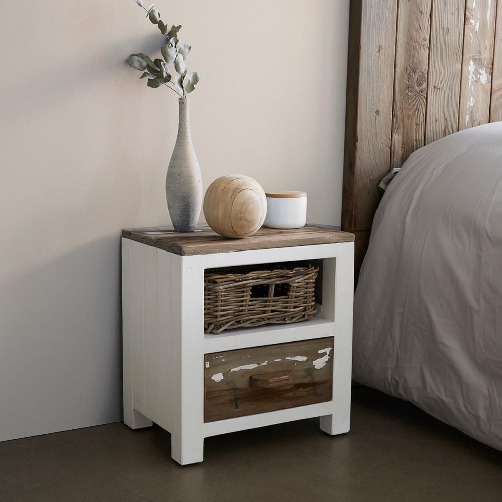 BERAH GETAH Nachttisch aus recyceltem Kiefernholz 45 cm style seaside Weiß