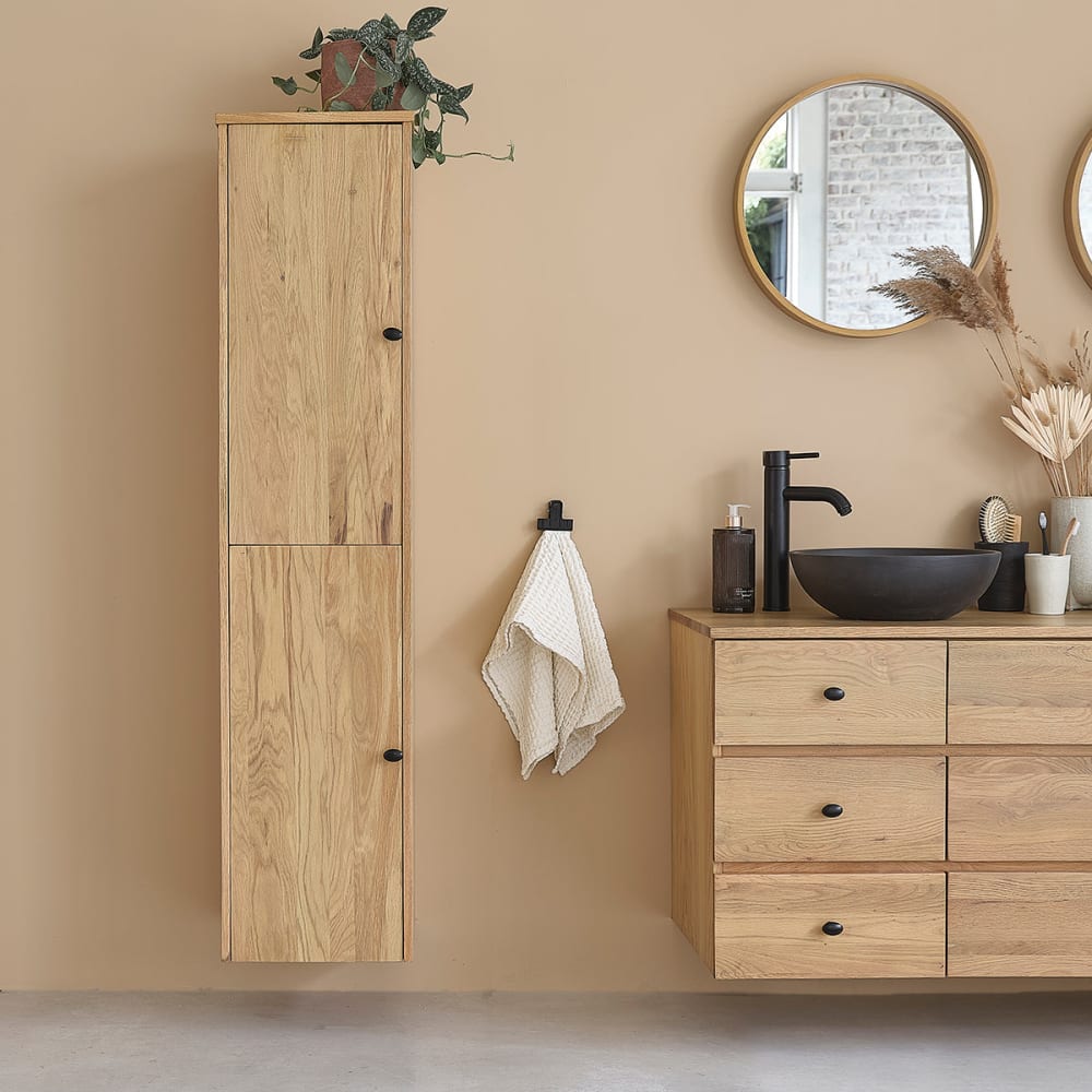 Colonne en chêne massif suspendue