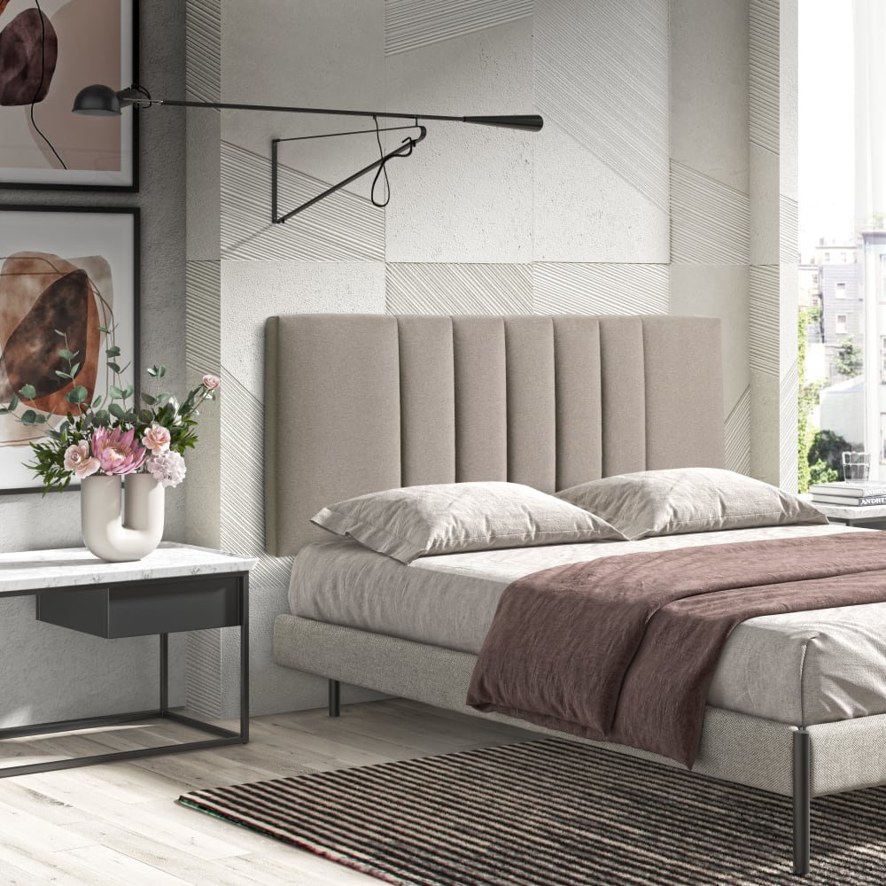 Cabecero tapizado marrón jaspeado con patas madera 160x60 cm - Maisons du Monde