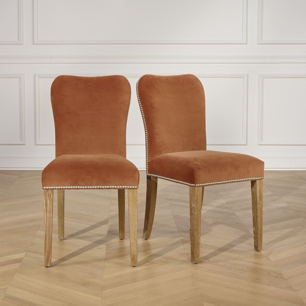 Set aus 2 Stühlen aus Eiche und Samt mit Nieten Caramel - Maisons