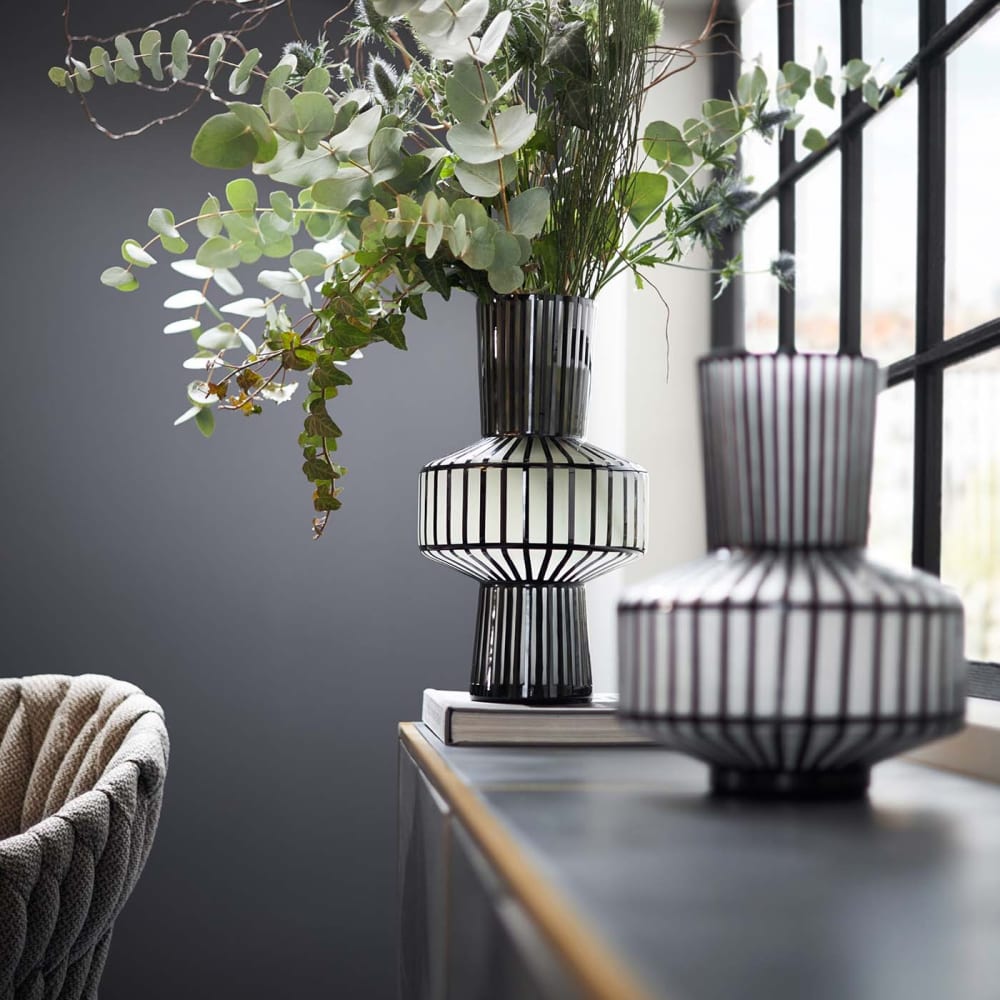 Vase mit Streifen aus Glas, schwarz und weiß, H42cm - Maisons Du